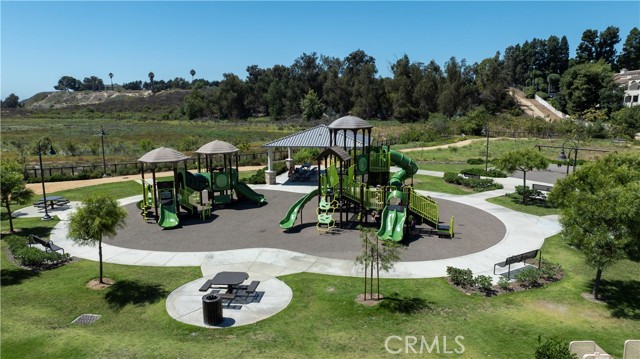 Detail Gallery Image 42 of 52 For 17352 Eucalyptus Ln, Huntington Beach,  CA 92649 - 5 Beds | 5/1 Baths