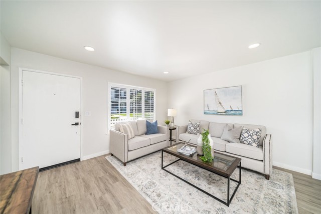 Detail Gallery Image 9 of 55 For 111 Danbury Lane, Costa Mesa,  CA 92626 - 3 Beds | 2 Baths