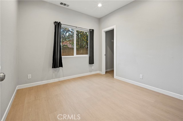 Detail Gallery Image 9 of 16 For 1584 W Wakefield Ave #B,  Anaheim,  CA 92802 - 4 Beds | 2/1 Baths