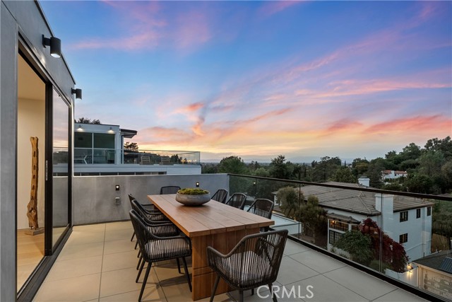 3670 Buena Park Drive, Studio City CA: https://media.crmls.org/medias/a51d9ff1-8ba9-4343-be79-6a57bd6a8b03.jpg