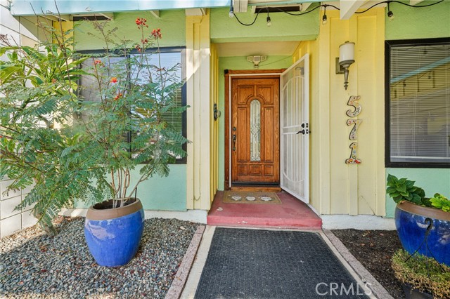 Detail Gallery Image 4 of 37 For 571 Oriole, Corona,  CA 92879 - 4 Beds | 2 Baths