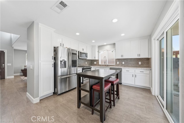 Detail Gallery Image 3 of 55 For 40565 Sunflower, Murrieta,  CA 92562 - 5 Beds | 2/1 Baths