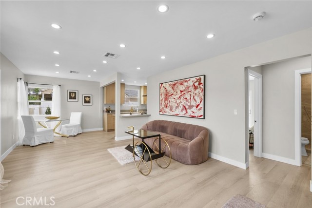 Detail Gallery Image 8 of 41 For 6820 Jellico Ave, Van Nuys,  CA 91406 - 3 Beds | 2 Baths