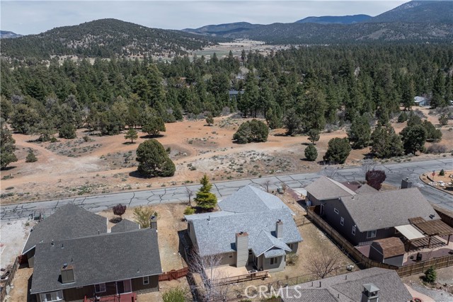 337 Pine Lane, Big Bear City CA: https://media.crmls.org/medias/a51eb32d-79e4-4d8d-918d-eb446c214281.jpg