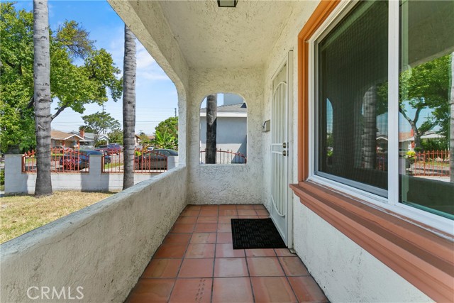 Detail Gallery Image 2 of 21 For 9804 Bowman Ave, South Gate,  CA 90280 - 2 Beds | 1 Baths