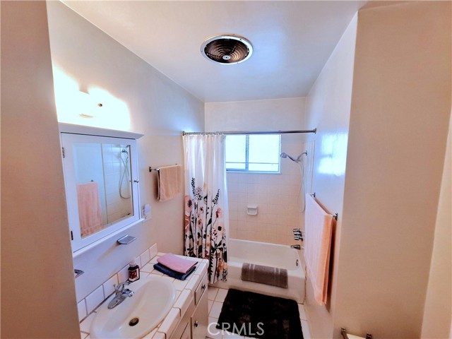 1522 E Broadway, Anaheim CA: https://media.crmls.org/medias/a51ff0b3-4f78-4466-b411-632d5a8a6a17.jpg