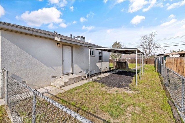 Detail Gallery Image 4 of 28 For 412 E Fairview Rd, Bakersfield,  CA 93307 - 2 Beds | 1 Baths