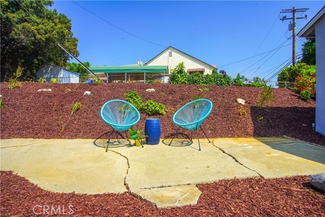 Additional Sitting Area to Enjoy