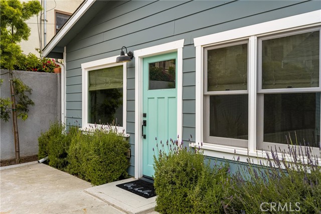 661 Grand Avenue, Long Beach CA: https://media.crmls.org/medias/a52387dc-1297-4e95-9729-593bac29e533.jpg