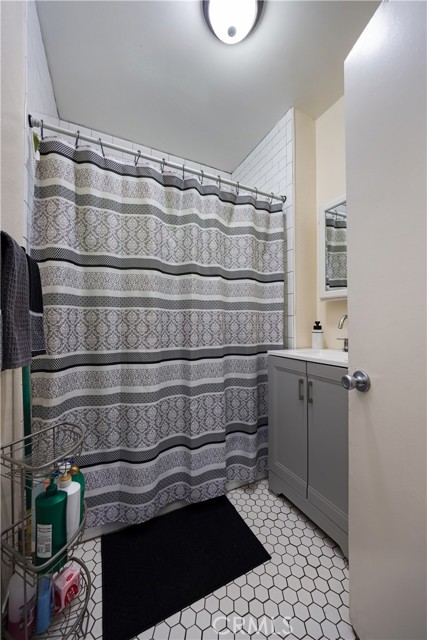 Detail Gallery Image 11 of 17 For 643 Elm Ave, Long Beach,  CA 90802 - – Beds | – Baths