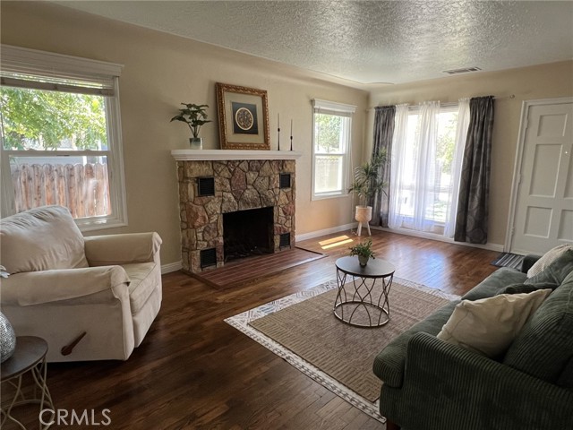 2030 Union Avenue, Merced CA: https://media.crmls.org/medias/a5240110-db6f-4b78-ad79-fedfbd8ce72c.jpg