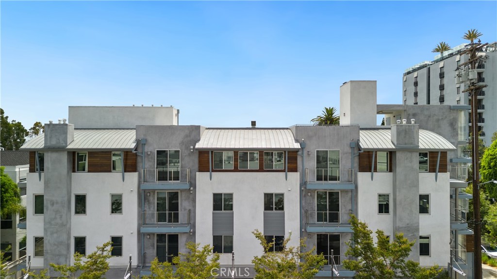 1014 Larrabee Street #202