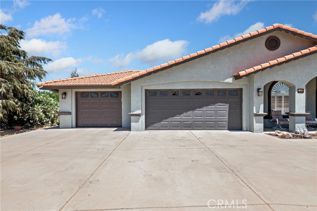 Image 3 for 9025 Daisy Rd, Oak Hills, CA 92344