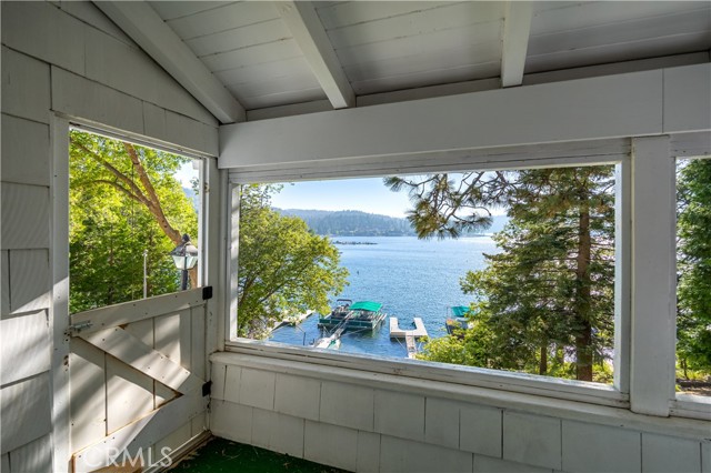 Detail Gallery Image 4 of 41 For 258 John Muir Rd, Lake Arrowhead,  CA 92352 - 5 Beds | 3 Baths