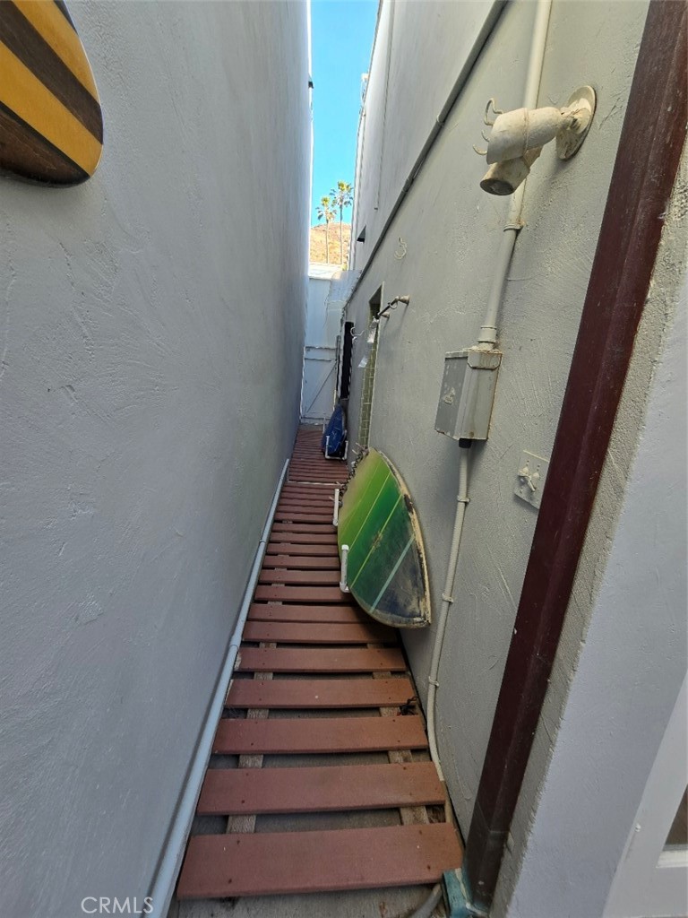 https://media.crmls.org/medias/a525fc2e-d315-4835-baf2-bbcba7795c14.jpg?preset=X-Large