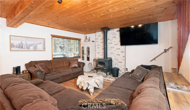 Detail Gallery Image 13 of 46 For 108 E Rainbow Bld, Big Bear City,  CA 92314 - 4 Beds | 1/1 Baths