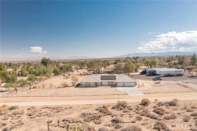 9925 Sierra Vista Road, Phelan CA: https://media.crmls.org/medias/a5263d93-a42c-41f3-bdc3-bf31ef66b533.jpg