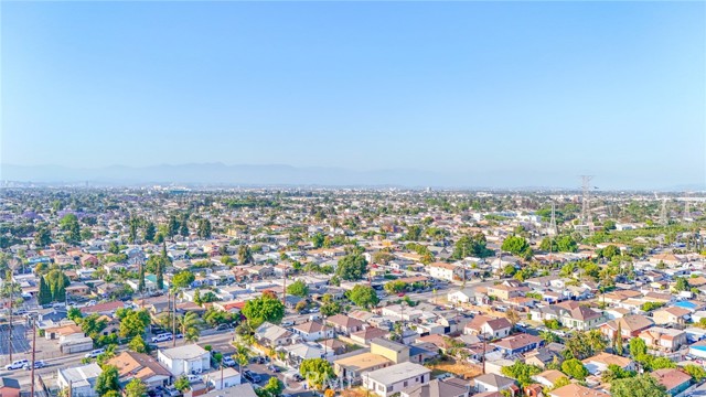 9218 Hooper Avenue, Los Angeles CA: https://media.crmls.org/medias/a527a007-7283-4970-8549-3bb79eea2ec1.jpg