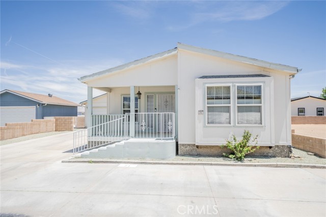 Detail Gallery Image 2 of 52 For 22241 Nisqually Rd #71,  Apple Valley,  CA 92308 - 3 Beds | 2 Baths