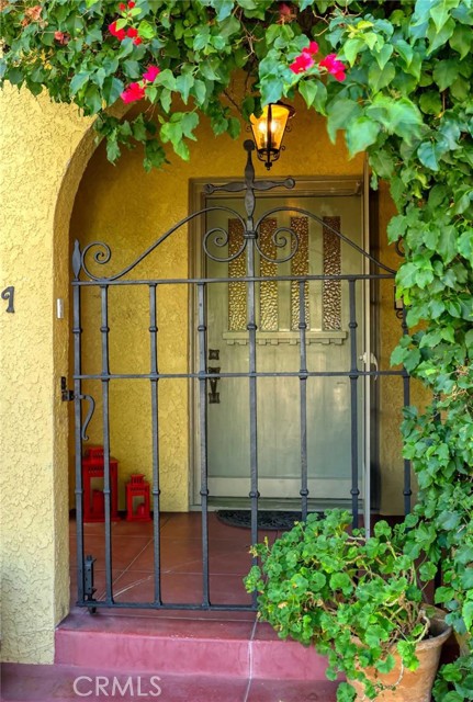 1321 Virginia Avenue, Glendale CA: https://media.crmls.org/medias/a5285322-21ca-473d-adbd-f78944c5e28f.jpg