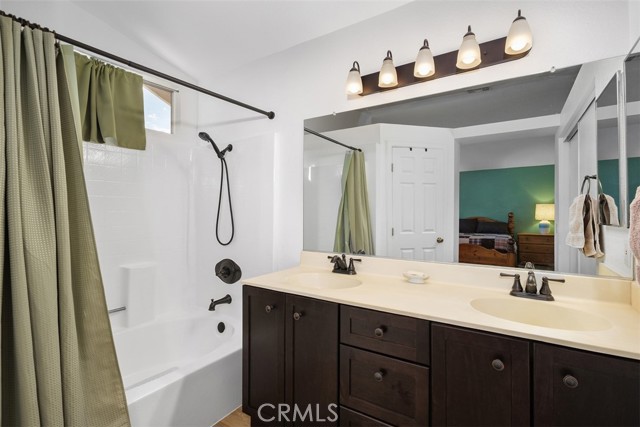 11467 Aberdeen Drive, Fontana CA: https://media.crmls.org/medias/a528dfb0-59bc-41bb-86f4-524f3c98f221.jpg