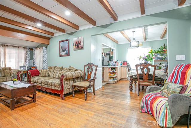6438 Gloria Avenue photo 7