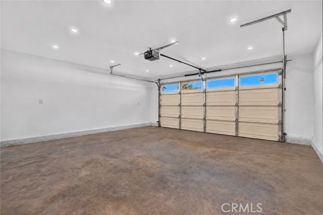 16445 Kingsbury photo 53