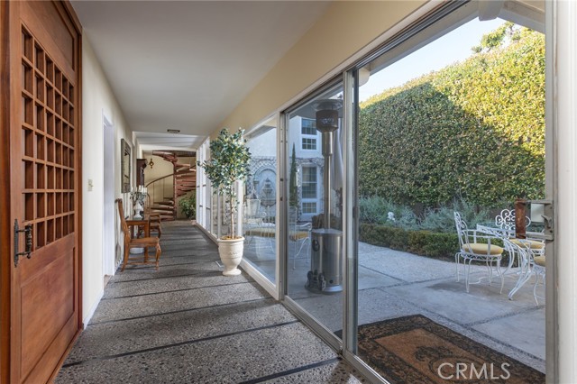 Detail Gallery Image 15 of 36 For 209 Narcissus Ave, Corona Del Mar,  CA 92625 - 5 Beds | 6 Baths