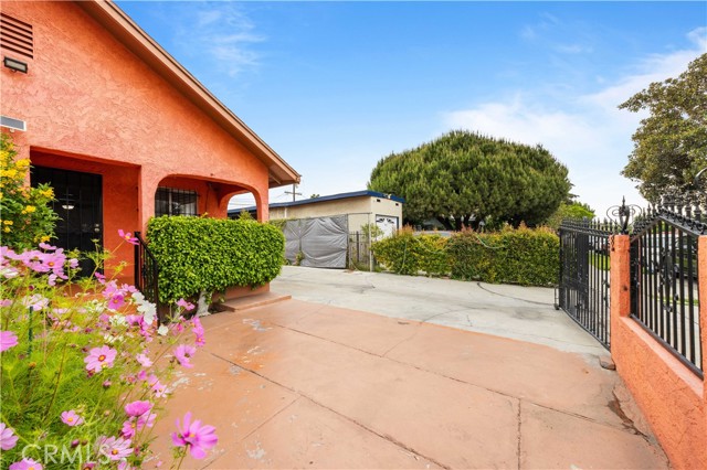 157 E 70th Street, Los Angeles CA: https://media.crmls.org/medias/a52a901f-4f61-4fb4-b7a6-ad974e65b2e9.jpg