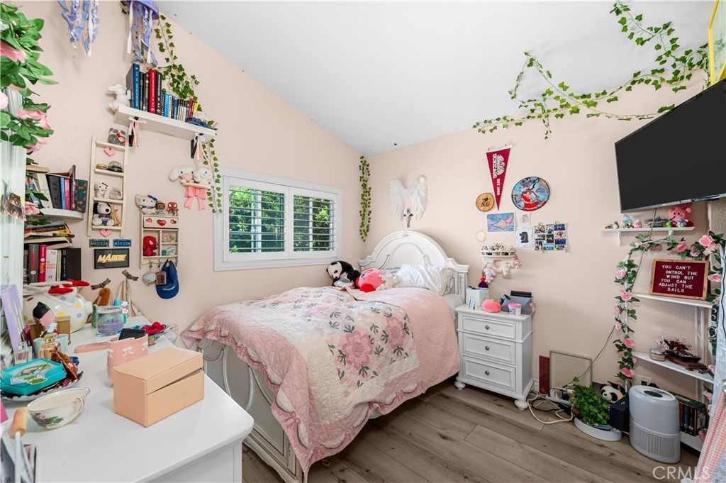 https://media.crmls.org/medias/a52b3cf4-98d6-4dd1-bbe8-5b6878d093f0.jpg?preset=X-Large