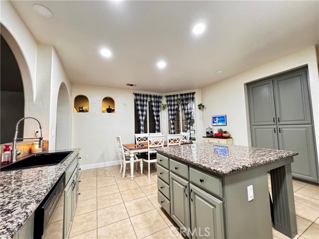 Detail Gallery Image 34 of 55 For 2945 W Vine, Visalia,  CA 93291 - 4 Beds | 2 Baths