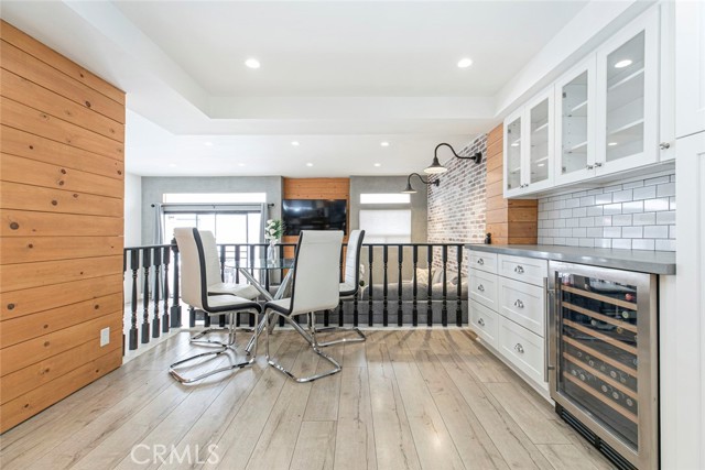 11911 Magnolia Boulevard, Valley Village CA: https://media.crmls.org/medias/a52c6ba3-c3aa-479c-8727-7ed8e0a30486.jpg