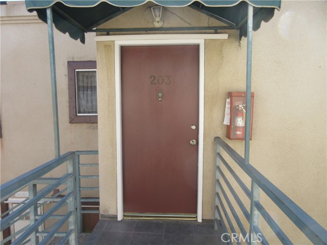 Detail Gallery Image 3 of 25 For 7330 Eton Ave #203,  Canoga Park,  CA 91303 - 2 Beds | 2 Baths