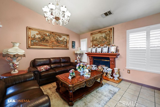 Detail Gallery Image 4 of 21 For 2209 Ruffino Ct., Delano,  CA 93215 - 4 Beds | 3 Baths