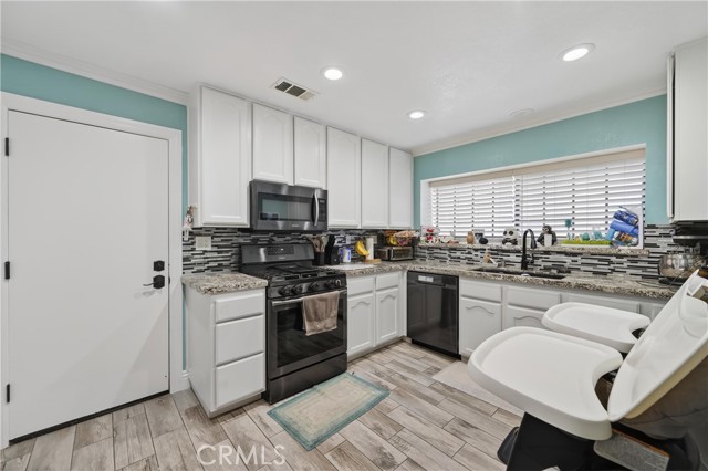 Detail Gallery Image 11 of 33 For 2026 San Diego, Corona,  CA 92882 - 3 Beds | 2/1 Baths