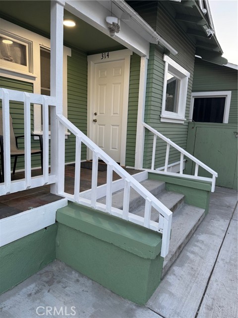 Detail Gallery Image 2 of 23 For 314 South Broadway, Santa Ana,  CA 92701 - 3 Beds | 2 Baths