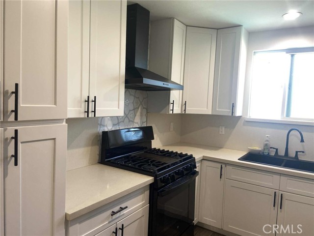 Detail Gallery Image 3 of 19 For 8659 Shirley Ave, Northridge,  CA 91324 - 2 Beds | 2 Baths