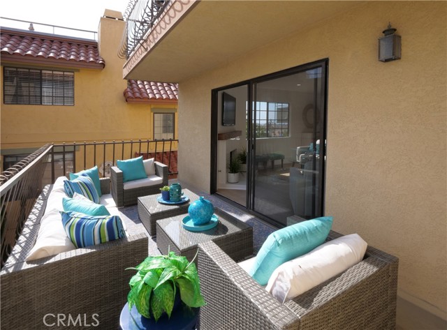 839 6th Street, Hermosa Beach, California 90254, 2 Bedrooms Bedrooms, ,2 BathroomsBathrooms,Residential,Sold,6th,SB22052797