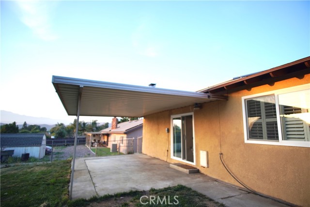 5187 Cedar Street, Jurupa Valley CA: https://media.crmls.org/medias/a530a4f7-12c1-4274-aa58-617d15474a79.jpg