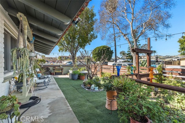 Detail Gallery Image 7 of 38 For 20292 Riverside, Newport Beach,  CA 92707 - 4 Beds | 2 Baths