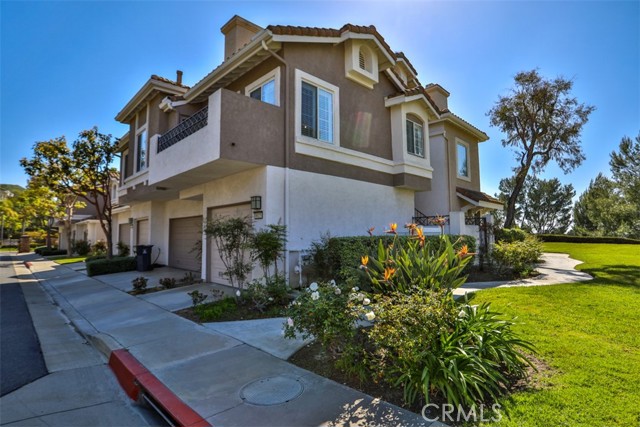 8025 E Sandstone Drive, Anaheim Hills CA: https://media.crmls.org/medias/a5315e71-dbf9-45af-bed1-b2f53bd626db.jpg
