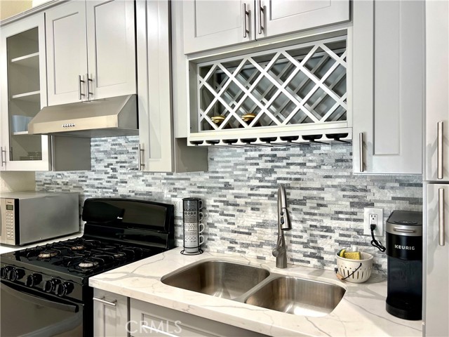 Detail Gallery Image 8 of 19 For 17401 Raymer St, Northridge,  CA 90039 - 1 Beds | 1 Baths