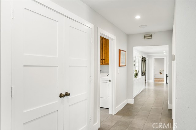 Detail Gallery Image 30 of 54 For 18961 Castlegate Ln, Santa Ana,  CA 92705 - 4 Beds | 3/1 Baths