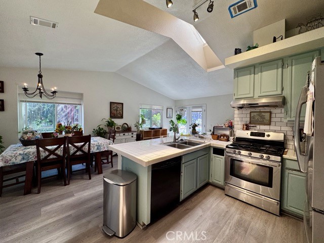 Detail Gallery Image 8 of 29 For 27196 Rainbow Creek Dr, Temecula,  CA 92591 - 3 Beds | 2 Baths