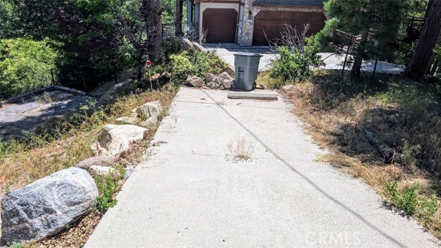 929 Trinity Drive, Lake Arrowhead CA: https://media.crmls.org/medias/a532dd17-02ba-4499-881c-0e9cb27c63ee.jpg