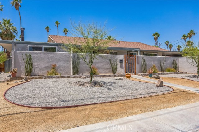 42985 Warner Trail, Palm Desert CA: https://media.crmls.org/medias/a532e786-f5f6-450b-bfed-3280d6d32224.jpg