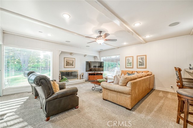 6695 N Van Ness Boulevard, Fresno CA: https://media.crmls.org/medias/a533daa3-8dd0-494b-8f9d-44e92f4a10a7.jpg