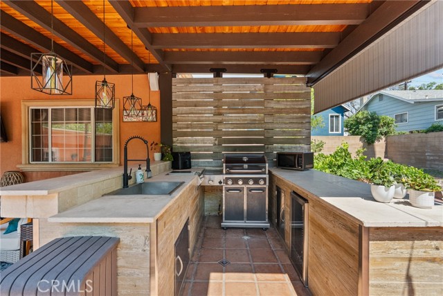 610 S Bel Aire Drive, Burbank CA: https://media.crmls.org/medias/a533f954-b7cf-4d5e-b5e2-65644e96ae09.jpg
