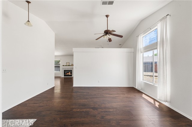 Detail Gallery Image 9 of 45 For 3742 Hickory Ct, Rosamond,  CA 93560 - 3 Beds | 2 Baths