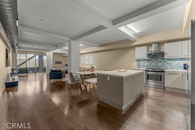Detail Gallery Image 3 of 31 For 433 Pine Ave #102,  Long Beach,  CA 90802 - 1 Beds | 1 Baths